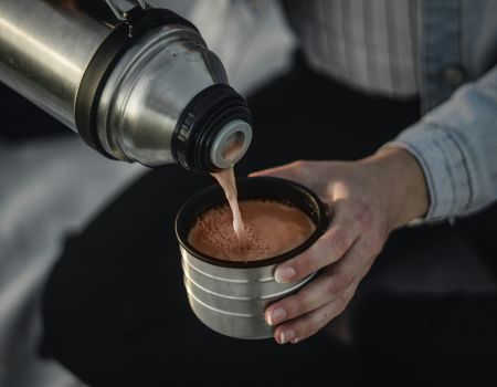 Termos para llevar café de viaje o acampada
